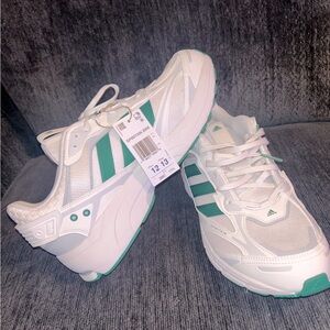 Adidas spiritain 2000  .